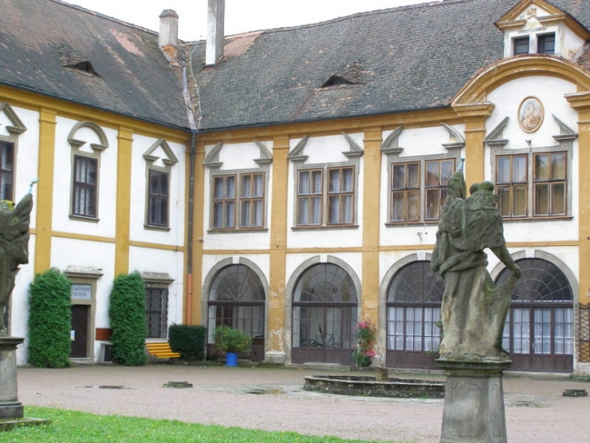 120-30-001xxxZamekxCholtice.JPG
