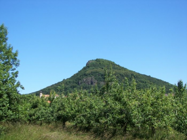 200-12-004xVrchxKalich,xzexsaduxvycnivajicixkostelxvxTrebusine.JPG