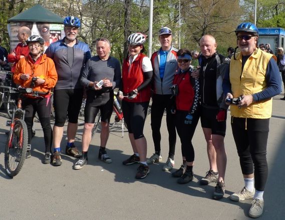 Autor: Míla Hrdličková 257-58-2010_04_24_Prazske_parkyx010z.jpg