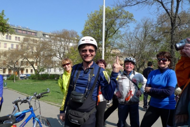 Autor: Míla Hrdličková 257-58-2010_04_24_Prazske_parkyx012.jpg