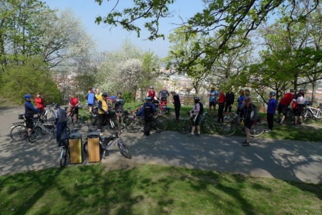 Autor: Míla Hrdličková 257-58-2010_04_24_Prazske_parkyx022.jpg